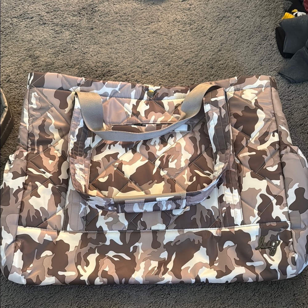 Like New Condition!! Lug Yacht Tote in Camo Taupe